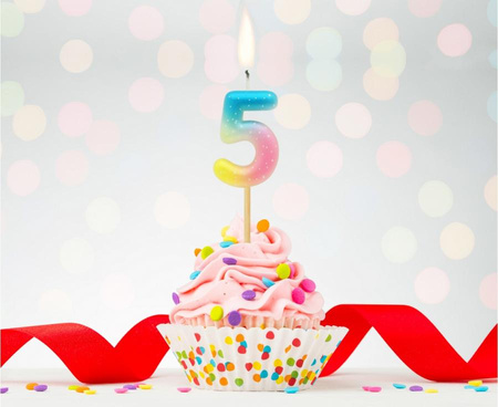 ŚWIECZKA PIKER CYFERKA 5 OMBRE PASTELOWA