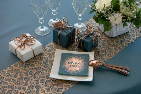 BIEŻNIK KORONKOWY ZŁOTY 30 x 500 CM