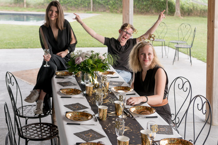 TALERZYKI PAPIEROWE 18 URODZINY ZŁOTE 23 CM 10 SZT.