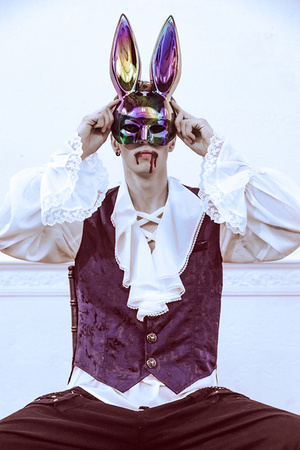 MASKA KRÓLIK 16.5 X 34 CM CZARNA POŁYSKUJĄCA