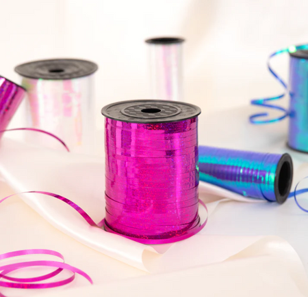 WSTĄŻKA PLASTIKOWA HOLOGRAFICZNA CIEMNORÓŻOWA 92 M