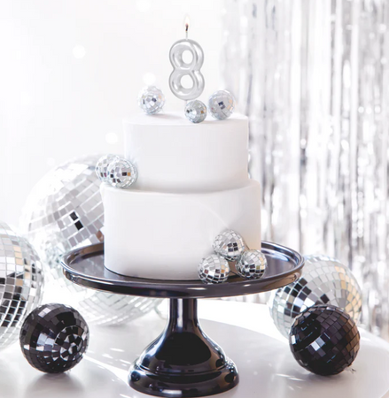 ŚWIECZKA URODZINOWA CYFRA 8 SREBRNA POŁYSK 6 CM