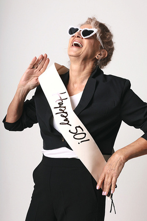 SZARFA URODZINOWA HAPPY 50 KREMOWA 76 CM