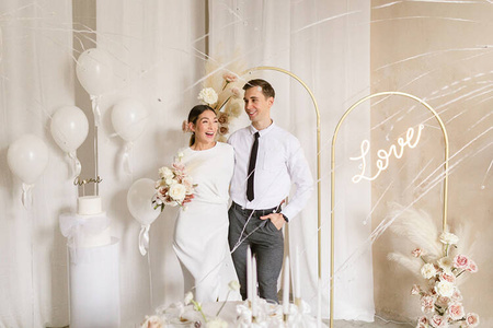 SERPENTYNY KWIATY 7 CM BIAŁE 10 SZT