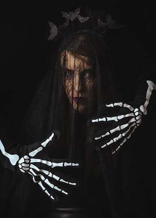 RĘKAWICZKI KOŚCIOTRUPA ŚWIECĄCE W CIEMNOŚCI 