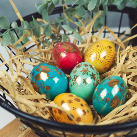 BARWNIKI 4 KOLORY OWIJKI 9 SZT. ZE ZŁOTYM MOTYWEM WIELKANOC