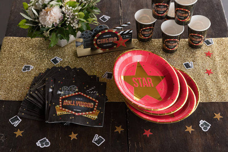 TALERZYKI PAPIEROWE STAR CZERWONE 22,5 CM