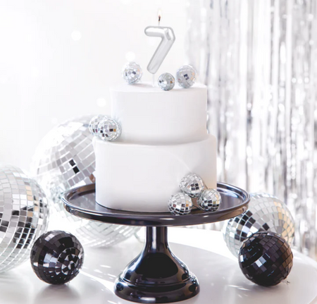 ŚWIECZKA URODZINOWA CYFRA 7 SREBRNA POŁYSK 6 CM