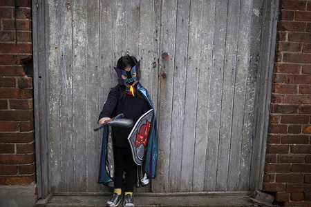 PELERYNA DWUSTRONNA Z MASKĄ SMOCZY-RYCERZ