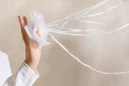 SERPENTYNY KWIATY 7 CM BIAŁE 10 SZT