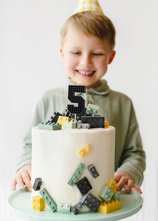 ŚWIECZKA URODZINOWA CYFRA 5 KLOCKI CZARNA 6 CM