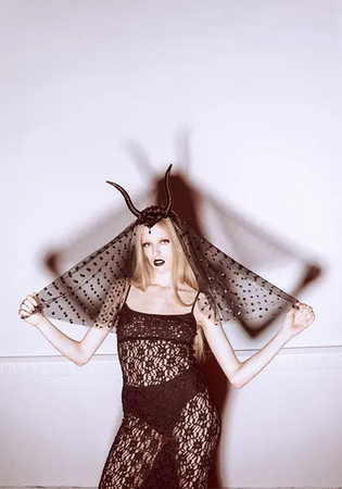 OPASKA ROGI Z TIULEM 30 X 76 CM CZARNY