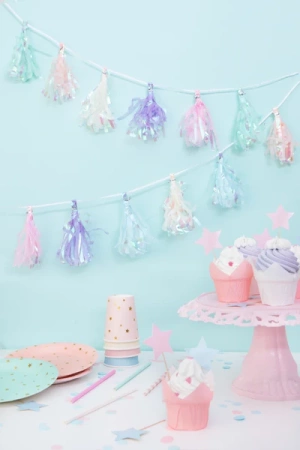 GIRLANDA FRĘDZLE PASTELOWA OPALIZUJĄCA 250 CM