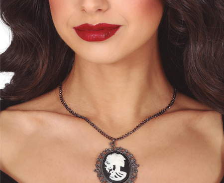 NASZYJNIK Z MEDALIONEM POPIERSIE