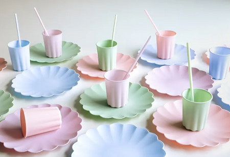 TALERZYKI PLASTIKOWE FALBANKA 22 X 22 CM RÓŻOWY 4 SZT