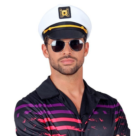 Czapka kapitana statku.