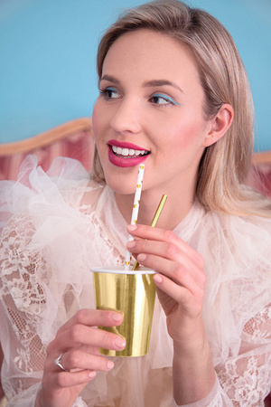 SŁOMKI PAPIEROWE W ZŁOTE SERCA 10 SZT