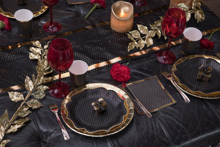 SERWETKI PAPIEROWE ZŁOTE KROPKI CZARNE 33X33 CM 20 SZT