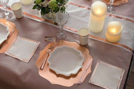 ZESTAW BIAŁE TALERZYKI+KUBECZKI W KROPKI