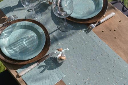 BIEŻNIK ZIELONY Z ZŁOTYMI OCZKAMI EUKALIPTUS 27 X 300 CM