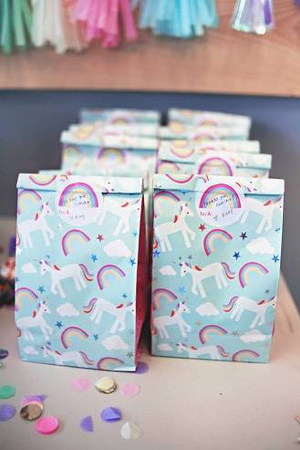 TOREBKI NA PREZENTY Z NAKLEJKAMI JEDNOROŻEC