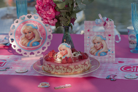 ŚWIECZKA NA TORT GIRLY 7 X 7,5 CM