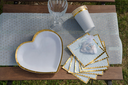 TALERZYKI PAPIEROWE SERCA NIEBIESKIE 22,5X20 CM 10 SZT