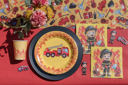 KUBECZKI PAPIEROWE STRAŻAK MAŁY 270 ML 10 SZT