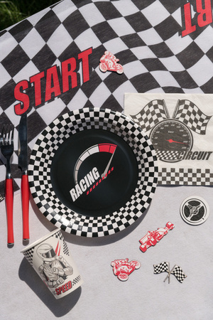 KUBECZKI PAPIEROWE FORMUŁA 1 270 ML 10 SZT