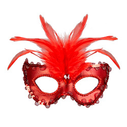 MASKA CZERWONA BARONOWEJ Z PIÓRAMI