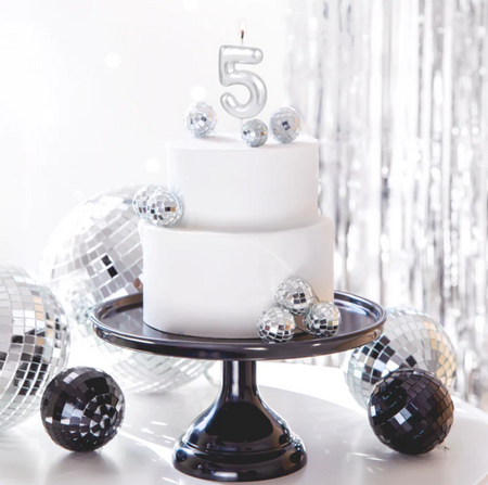 ŚWIECZKA URODZINOWA CYFRA 5 SREBRNA POŁYSK 6 CM