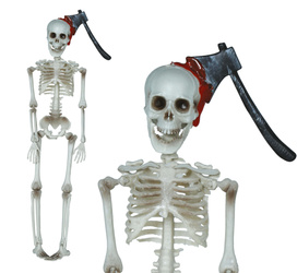 DEKORACJA WISZĄCY SZKIELET Z SIEKIERĄ W GŁOWIE 40 CM