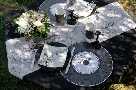 PODKŁADKI POD TALERZ NUTY 34 CM 6 SZT