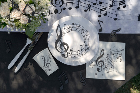 KUBECZKI PAPIEROWE NUTY BIAŁE 270 ML 10 SZT