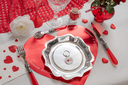 PODKŁADKA POD TALERZ CZERWONE SERCE 2 SZT 