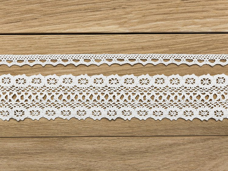 Koronki, biały (1 karton / 32 op.) (1 op. / 2 szt. / 3 mb.)