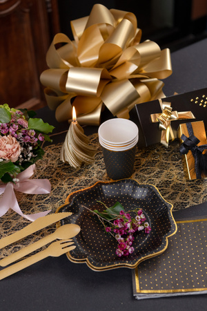 KUBECZKI PAPIEROWE ZŁOTE KROPKI CZARNE 270 ML 10 SZT