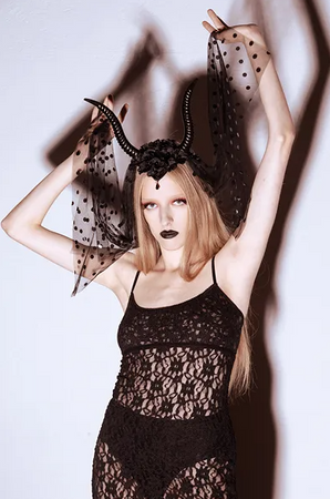 OPASKA ROGI Z TIULEM 30 X 76 CM CZARNY