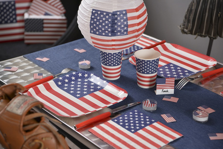 KUBECZKI PAPIEROWE FLAGA USA 270 ML 10 SZT