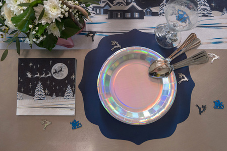 TALERZYKI PAPIEROWE HOLOGRAFICZNE 23 CM 10 SZT 