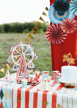 KARUZELA  NA PRZEKĄSKI DIABELSKI MŁYN 33 X 48 CM