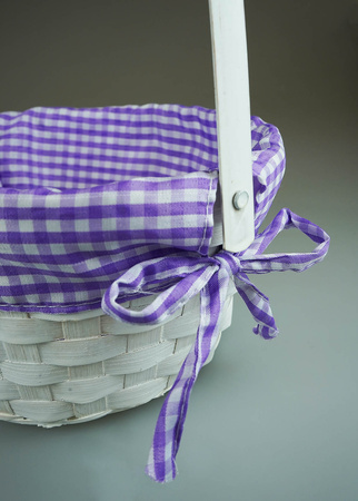 KOSZYCZEK Z SERWETKĄ 19 X 25 CM FIOLETOWY WIELKANOC