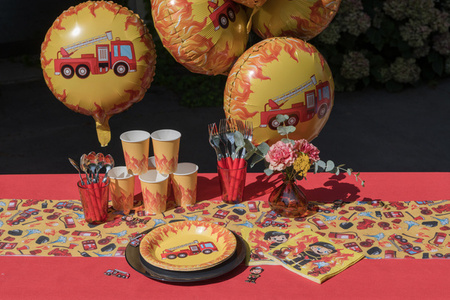 KUBECZKI PAPIEROWE STRAŻAK MAŁY 270 ML 10 SZT