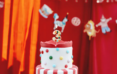 ŚWIECZKA URODZINOWA CYFRA 3 ROMBY 5,5 CM CYRK