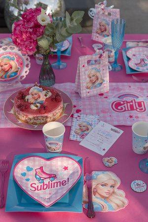 TALERZYKI PAPIEROWE GIRLY 22,5 X X20 CM 10 SZT.