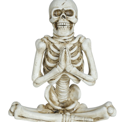 SIEDZĄCY SZKIELET HALLOWEEN 19 X 14 CM 