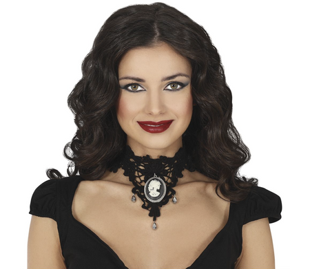 HAFTOWANY CHOKER Z MEDALIONEM NA BIUST