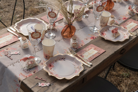 TALERZYKI PAPIEROWE POLNE KWIATY 21 CM 10 SZT