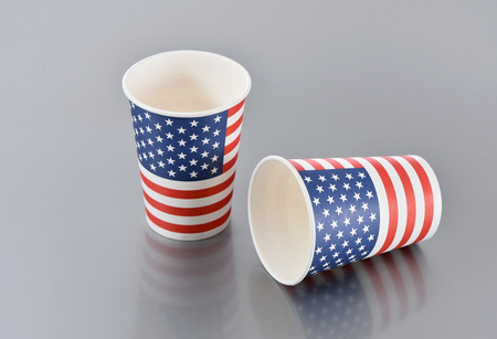 KUBECZKI PAPIEROWE FLAGA USA 270 ML 10 SZT