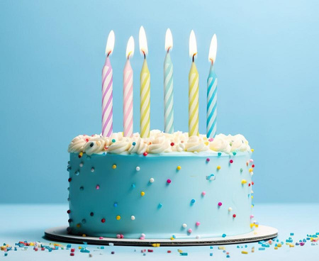 ŚWIECZKI URODZINOWE 24 SZT MAKARONIKOWE Z PASECZKIEM, 6 CM